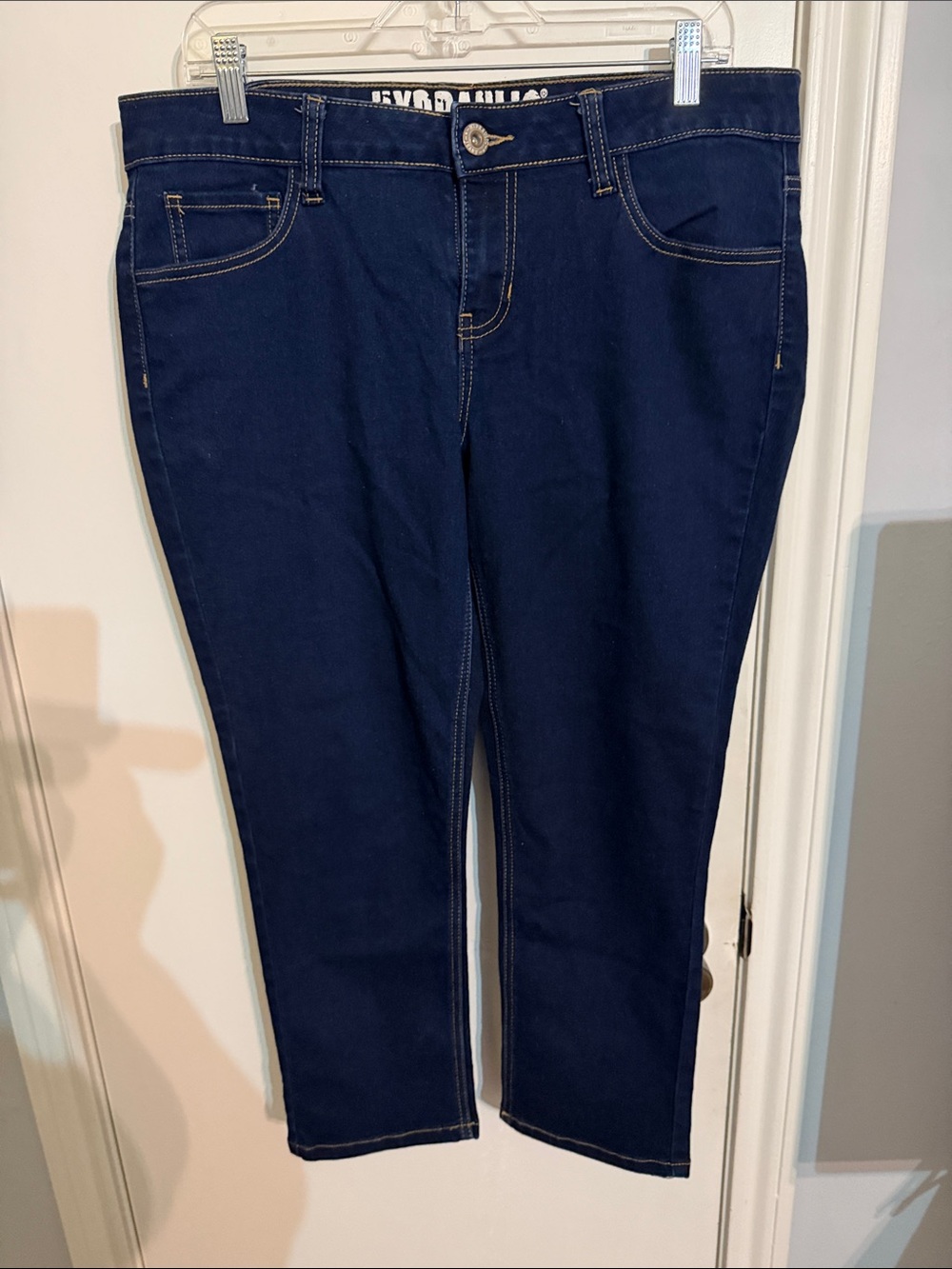 Hydraulic Navy Ankle-Length Stretch Jeans